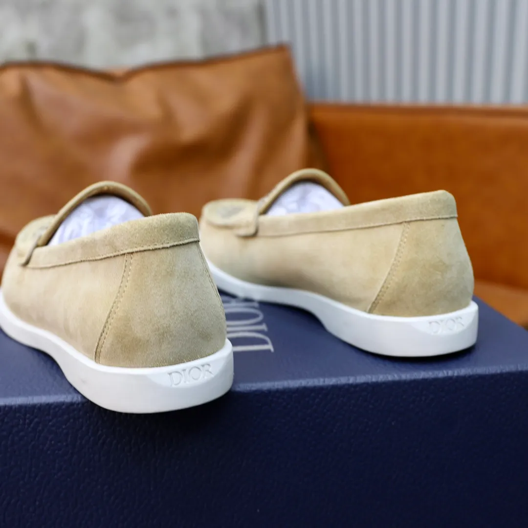 Ex-factory price: 540🙅‍♂️🙅‍♂️🙅‍♂️ Brand: Dior DIOR Standard code: Men's code 38/44 (45 can be customized) Grade: Same as the official website Material: Original cowhide stitching, cowhide lining, original TPU wear-resistant soft outsole Style categories: Leisure and sports version, footwear for driving, young fashion, European and American trends, British style Color: actual picture color